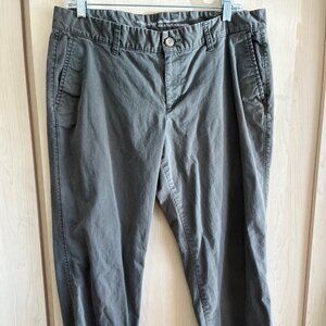 GAP Green Girlfriend khakis Capri Pants Women's 12/ 34R Straight Leg 25"‎ Inseam